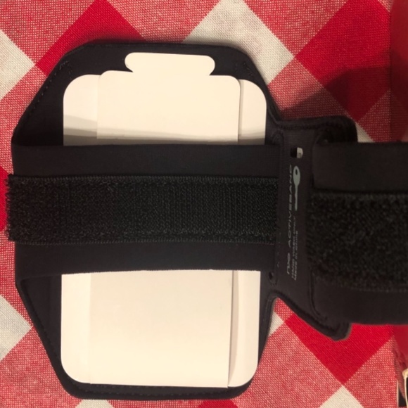 *Bundle 3/$10 💛 NXE Reflective Protective Active Arm Band for iphones - Picture 4 of 6